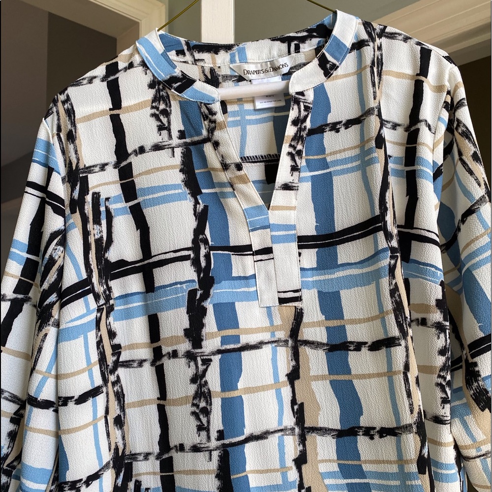 Drapers & Damon’s blue patterned blouse